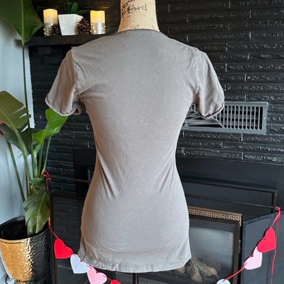 Women’s Tan Velvet by Graham & Spencer Short-Sleeve Fitted Tee , Size L - Picture 8 of 8